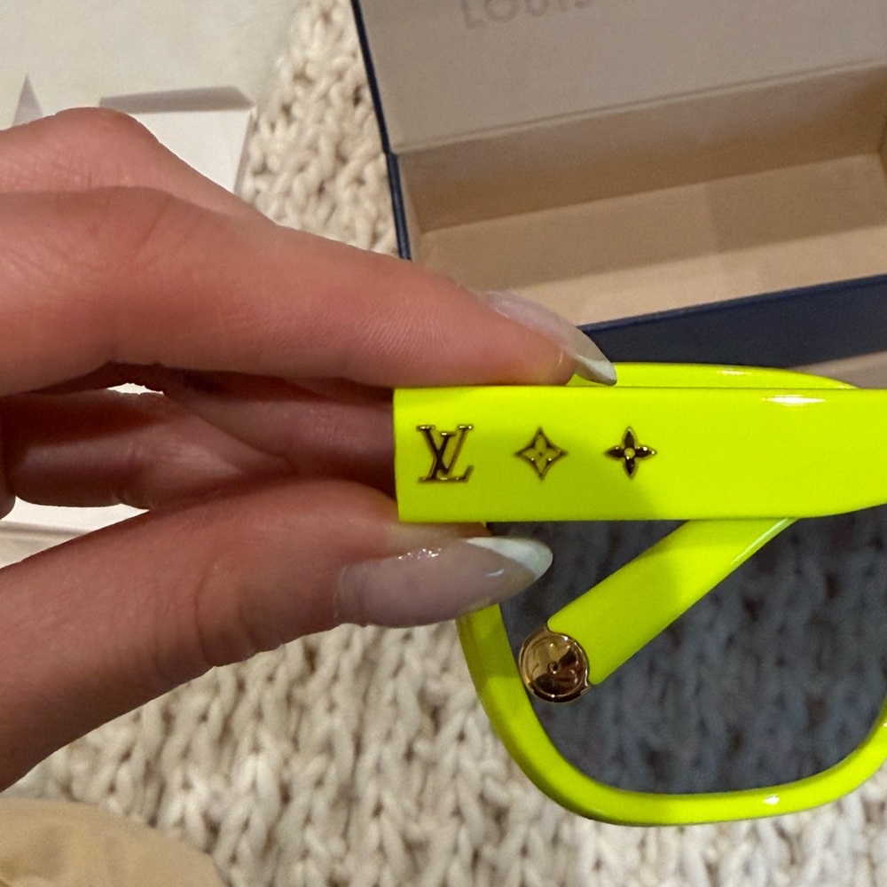 LOUIS VUITTON NEON LV SHADOW SQUARE SUNGLASSES - Picture 3 of 9